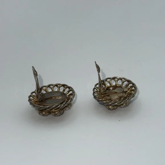 Vintage floral cluster clip on statement earrings mid century - Picture 8 of 9